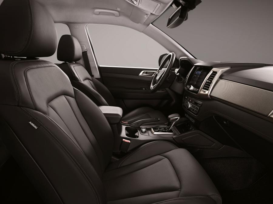 Интерьер SsangYong Musso Grand 2019 года  (WW) (фото 10 из 18)